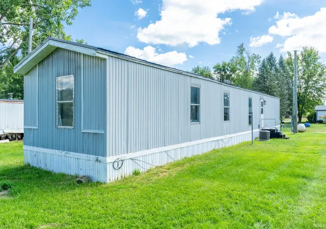 Photo 4 of Manufactured home for sale at 40 Ln 101A Big Turkey Lake, Lagrange, IN 46761 | MLS# 202634912 | Listing updated on 2026-10-05