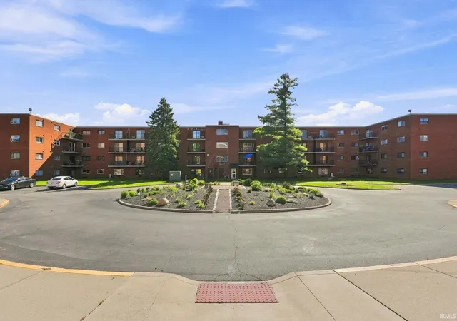 Condo for sale at 2927 Westbrook Dr #B212, Fort Wayne, IN 46805 | MLS# 202634918