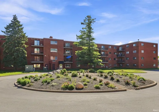 Photo 1 of Condo for sale at 2927 Westbrook Dr #B212, Fort Wayne, IN 46805 | MLS# 202634918 | Listing updated on 2026-09-09