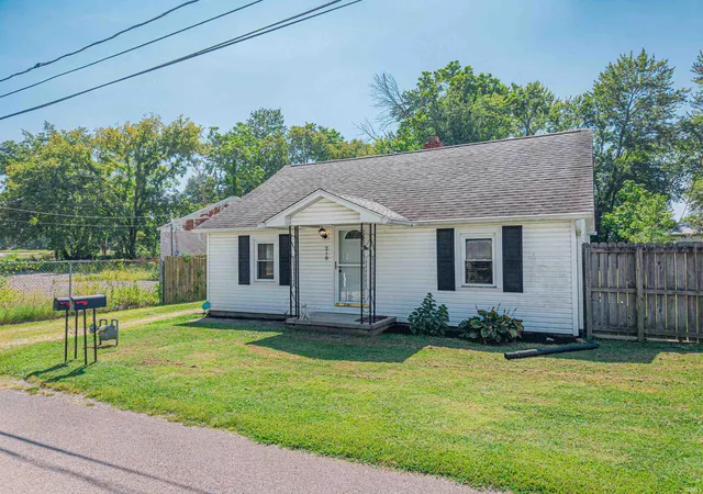 Photo 3 of Sale Pending at 218 W Walnut St, Chandler, IN 47610 | MLS# 202634919 | Listing updated on 2026-09-08