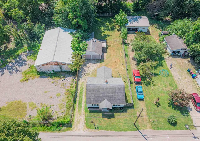 Photo 4 of Sale Pending at 218 W Walnut St, Chandler, IN 47610 | MLS# 202634919 | Listing updated on 2026-09-08