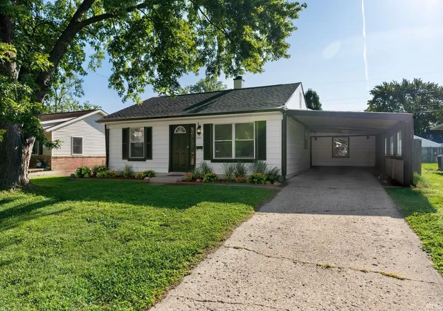 Manufactured home for sale at 2421 Edgelea Dr, Lafayette, IN 47909 | MLS# 202634925