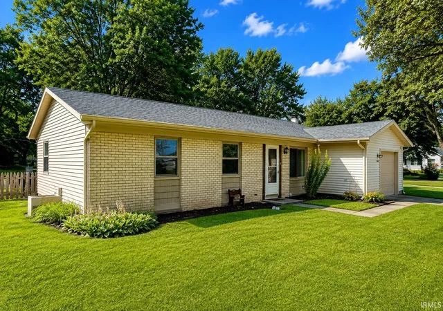 Photo 2 of Manufactured home for sale at 4141 Sandhurst Dr, Fort Wayne, IN 46815 | MLS# 202634930 | Listing updated on 2026-08-27