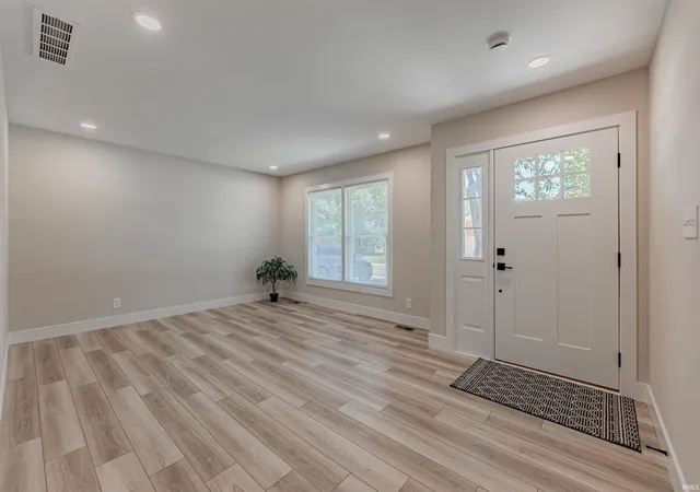 Photo 4 of Manufactured home for sale at 6840 Copperfield Dr, Evansville, IN 47711 | MLS# 202634938 | Listing updated on 2026-08-26