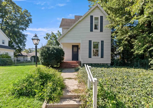 Photo 2 of Sale Pending at 811 W Spencer Ave, Marion, IN 46952 | MLS# 202634961 | Listing updated on 2026-08-30