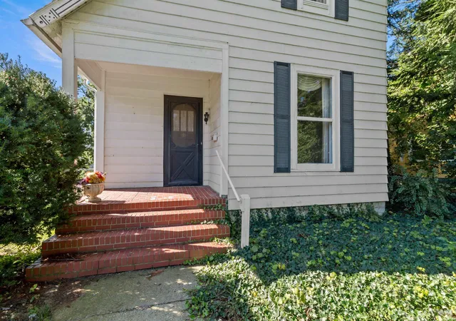 Photo 3 of Sale Pending at 811 W Spencer Ave, Marion, IN 46952 | MLS# 202634961 | Listing updated on 2026-08-30