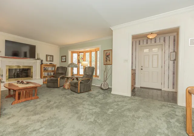 Photo 3 of Sale Pending at 506 S Saint James Blvd, Evansville, IN 47714 | MLS# 202634967 | Listing updated on 2026-08-29