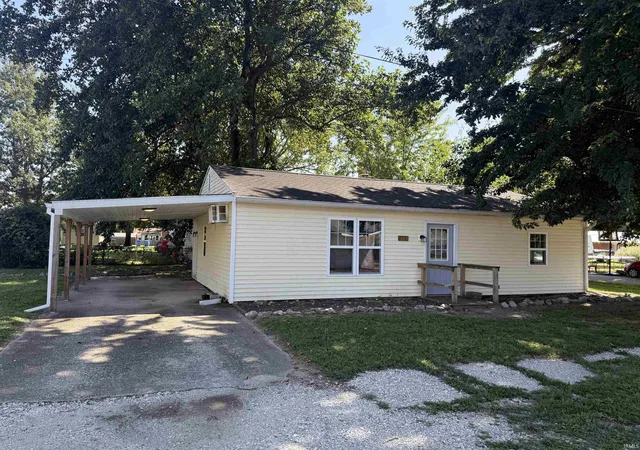Manufactured home for sale at 107 W Nineth St, Monroe City, IN 47557 | MLS# 202634974