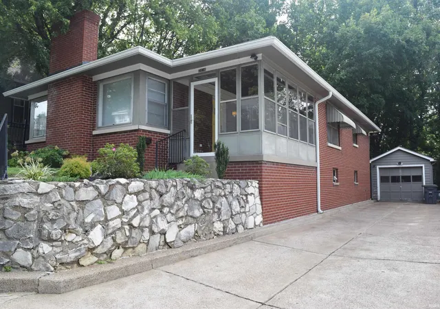 Photo 2 of Sale Pending at 2816 Hillcrest Ter, Evansville, IN 47712 | MLS# 202634978 | Listing updated on 2026-08-31