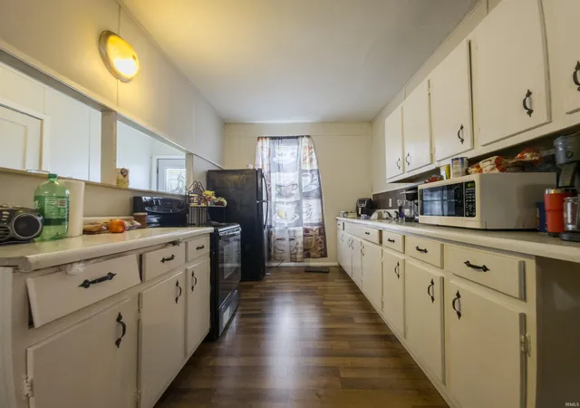 Photo 3 of Manufactured home for sale at 331 Poplar St, Mount Carmel, IL 62863 | MLS# 202634983 | Listing updated on 2026-10-12
