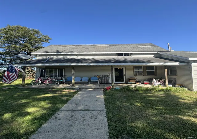 Photo 3 of Manufactured home for sale at 8065 S 320 W, Jonesboro, IN 46938 | MLS# 202634990 | Listing updated on 2026-09-04