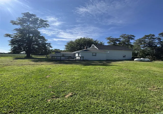 Photo 4 of Sale Pending at 8065 S 320 W, Jonesboro, IN 46938 | MLS# 202634990 | Listing updated on 2026-10-10