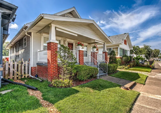 Photo 3 of Sale Pending at 425 Lewis Ave, Evansville, IN 47714 | MLS# 202634994 | Listing updated on 2026-09-05