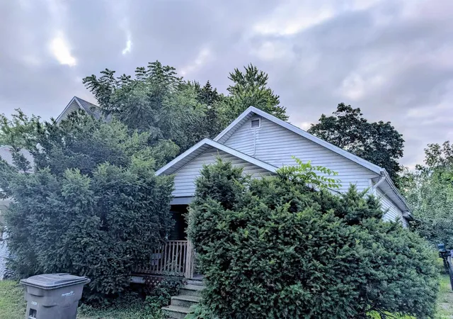 Photo 2 of Sale Pending at 609 W Franklin St, Elkhart, IN 46516 | MLS# 202634998 | Listing updated on 2026-09-03