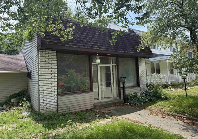 Photo 2 of Sale Pending at 734 E Ewing Ave, South Bend, IN 46613 | MLS# 202635012 | Listing updated on 2026-09-01