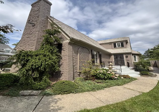 Photo 3 of Manufactured home for sale at 2611 Terrace Rd, Fort Wayne, IN 46805 | MLS# 202635016 | Listing updated on 2026-09-11
