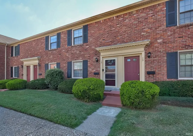 Photo 1 of Sale Pending at 15 Hampton Dr, Evansville, IN 47715 | MLS# 202635021 | Listing updated on 2026-08-31