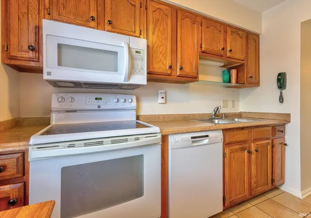Photo 3 of Sale Pending at 15 Hampton Dr, Evansville, IN 47715 | MLS# 202635021 | Listing updated on 2026-08-31