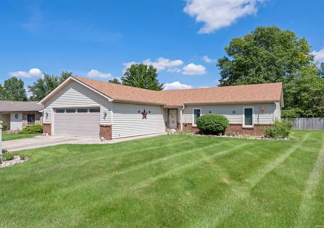 Photo 3 of Sale Pending at 8114 Whittier Ct, Fort Wayne, IN 46818 | MLS# 202635022 | Listing updated on 2026-08-27
