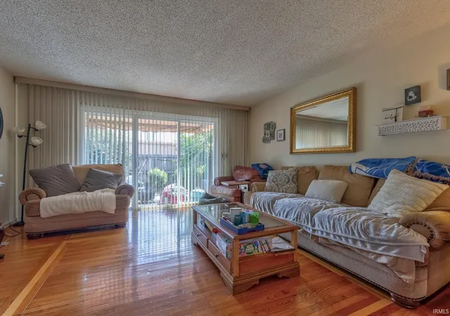 Photo 2 of Sale Pending at 5005 Hampton Ct, Evansville, IN 47715 | MLS# 202635023 | Listing updated on 2026-08-31