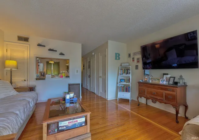 Photo 3 of Sale Pending at 5005 Hampton Ct, Evansville, IN 47715 | MLS# 202635023 | Listing updated on 2026-08-31