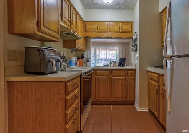Photo 3 of Sale Pending at 5005 Hampton Ct, Evansville, IN 47715 | MLS# 202635023 | Listing updated on 2026-08-31