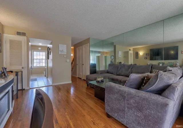 Photo 3 of Sale Pending at 101 Buckingham Dr, Evansville, IN 47715 | MLS# 202635028 | Listing updated on 2026-08-31