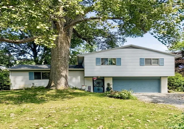 Photo 1 of Sale Pending at 2705 Bellevue Dr, Fort Wayne, IN 46825 | MLS# 202635031 | Listing updated on 2026-08-29