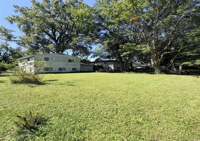 Photo 15 of Sale Pending at 2705 Bellevue Dr, Fort Wayne, IN 46825 | MLS# 202635031 | Listing updated on 2026-08-29