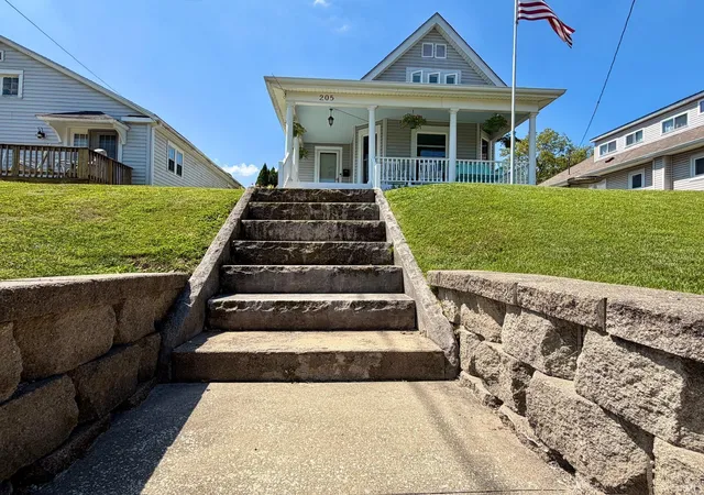 Photo 3 of Manufactured home for sale at 205 Lincoln Ave, Bedford, IN 47421 | MLS# 202635069 | Listing updated on 2026-09-09