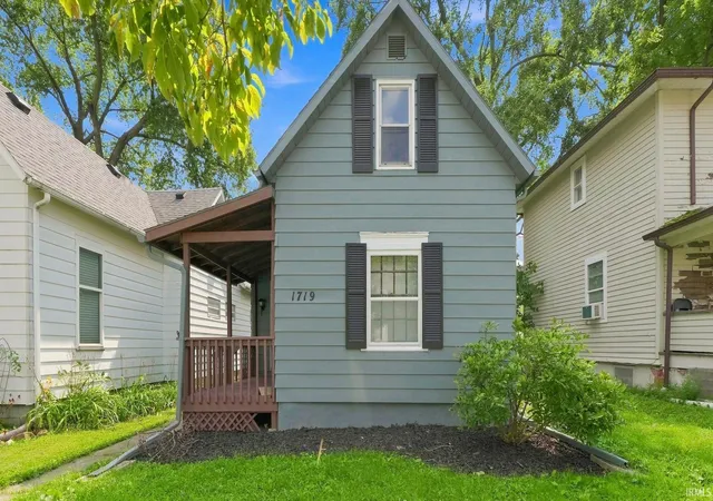 Photo 2 of Manufactured home for sale at 1719 Sinclair St, Fort Wayne, IN 46808 | MLS# 202635077 | Listing updated on 2026-09-08