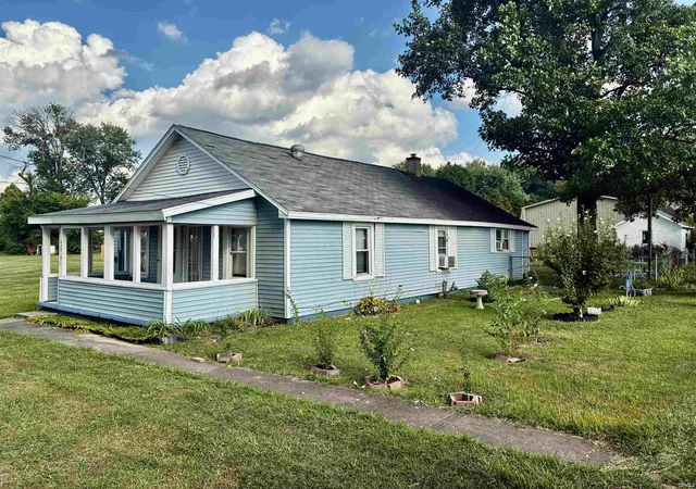 Photo 2 of Sale Pending at 47 E 15th St, Vincennes, IN 47591 | MLS# 202635096 | Listing updated on 2026-09-21