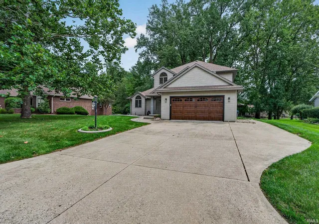 Photo 2 of Sale Pending at 2208 Cambridge Dr, Goshen, IN 46528 | MLS# 202635098 | Listing updated on 2026-08-31