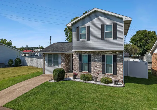 Photo 4 of Sale Pending at 1129 Lohoff Ave, Evansville, IN 47710 | MLS# 202635112 | Listing updated on 2026-08-31