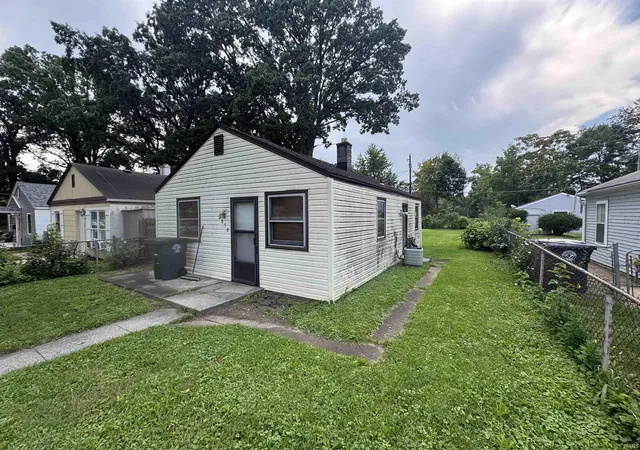 Photo 2 of Sale Pending at 2058 Pauline St, Fort Wayne, IN 46802 | MLS# 202635117 | Listing updated on 2026-09-13