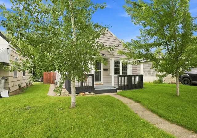 Photo 2 of Sale Pending at 2509 Lynn Ave, Fort Wayne, IN 46805 | MLS# 202635137 | Listing updated on 2026-09-02