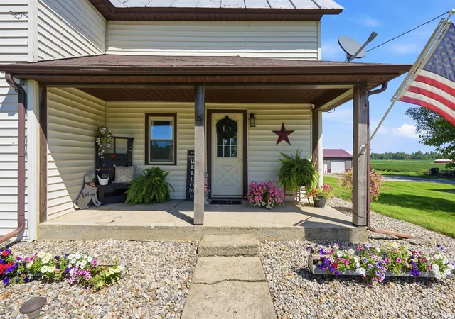 Photo 2 of Sale Pending at 0720 W 400 S, Albion, IN 46701 | MLS# 202635140 | Listing updated on 2026-09-02