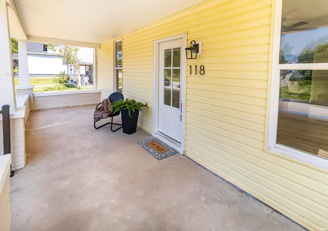 Photo 2 of Sale Pending at 118 S Gibson St, Oakland City, IN 47660 | MLS# 202635149 | Listing updated on 2026-09-21
