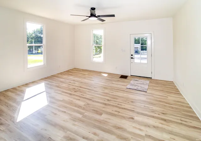 Photo 3 of Sale Pending at 118 S Gibson St, Oakland City, IN 47660 | MLS# 202635149 | Listing updated on 2026-09-21