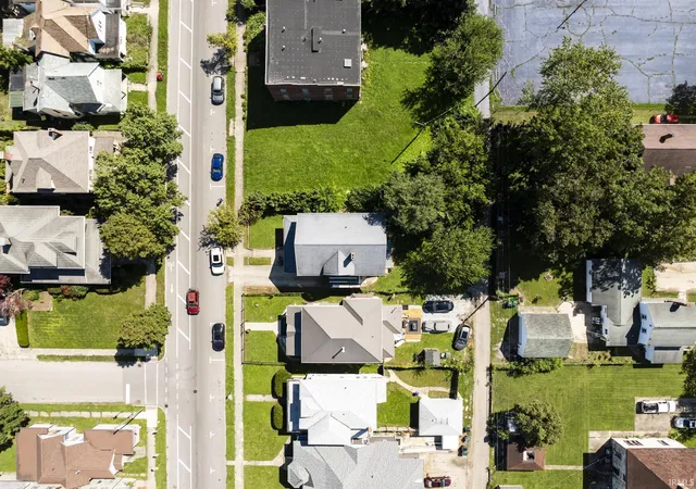 Photo 3 of Sale Pending at 1007 E Main St, Muncie, IN 47305 | MLS# 202635174 | Listing updated on 2026-10-02