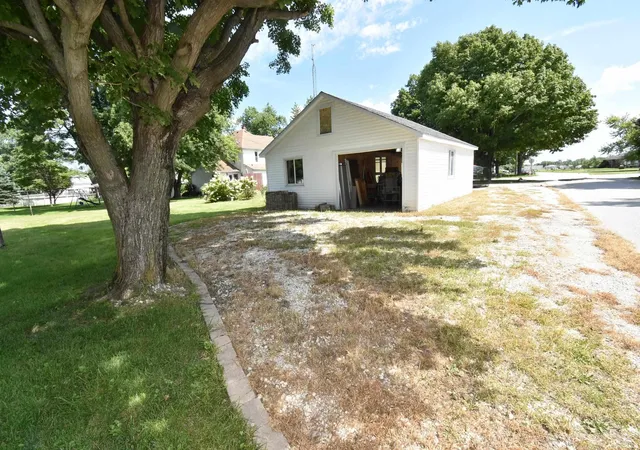 Photo 3 of Manufactured home for sale at 416 S Clinton St, Boswell, IN 47921 | MLS# 202635181 | Listing updated on 2026-09-25