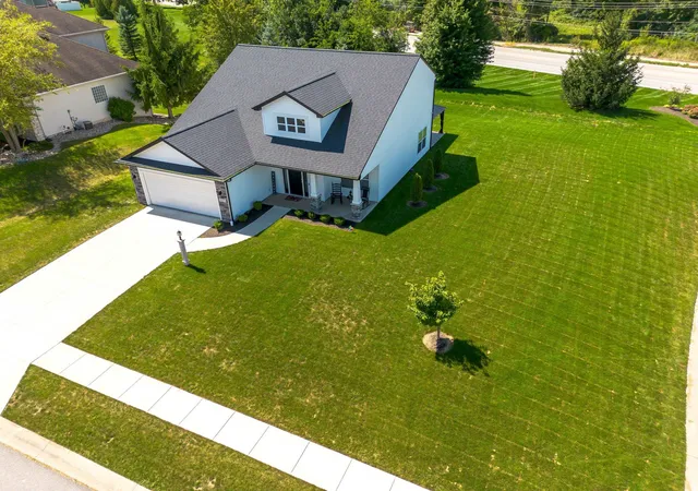 Photo 3 of Manufactured home for sale at 927 Clairborne Dr, Fort Wayne, IN 46818 | MLS# 202635183 | Listing updated on 2026-09-18