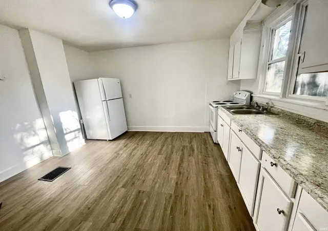 Photo 4 of Manufactured home for sale at 417 N 3Rd Ave, Evansville, IN 47710 | MLS# 202635200 | Listing updated on 2026-08-27