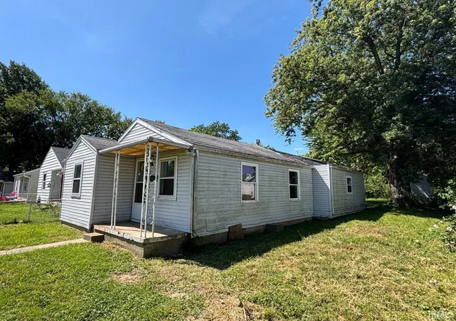 Photo 2 of Manufactured home for sale at 2203 S Biltmore Ave, Muncie, IN 47302 | MLS# 202635203 | Listing updated on 2026-08-27