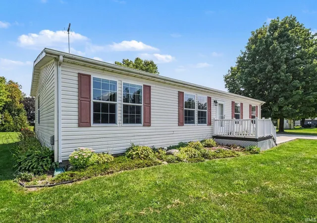 Photo 3 of Manufactured home for sale at 6965 N 675 W, Shipshewana, IN 46565 | MLS# 202635204 | Listing updated on 2026-08-27