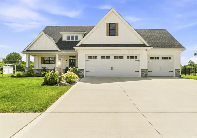 Photo 2 of Sale Pending at 610 Sandringham Pass, Fort Wayne, IN 46845 | MLS# 202635205 | Listing updated on 2026-09-11