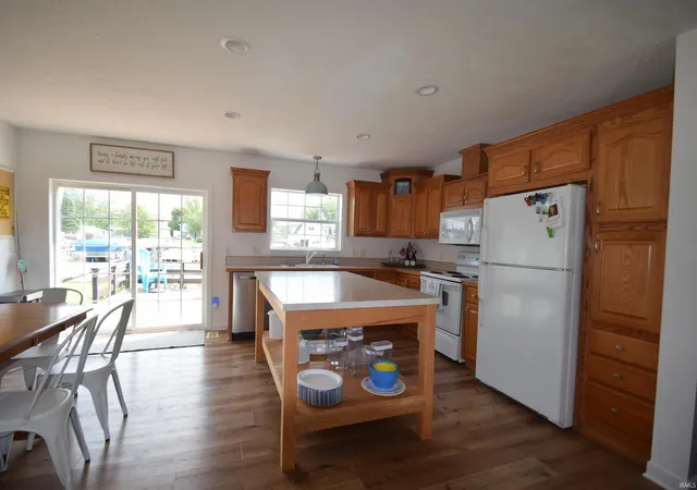 Photo 4 of Manufactured home for sale at 9828 N Lincoln Rd #PIER 418-564/565/566, Syracuse, IN 46567 | MLS# 202635223 | Listing updated on 2026-09-09