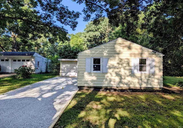 Photo 2 of Manufactured home for sale at 55405 Glenn Rd, South Bend, IN 46628 | MLS# 202635227 | Listing updated on 2026-08-27