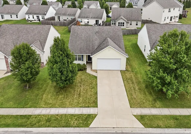 Photo 2 of Sale Pending at 12310 Shearwater Run, Fort Wayne, IN 46845 | MLS# 202635257 | Listing updated on 2026-09-06