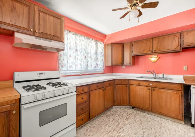 Photo 3 of Sale Pending at 203 E Leyte Ave, Mishawaka, IN 46545 | MLS# 202635269 | Listing updated on 2026-08-29